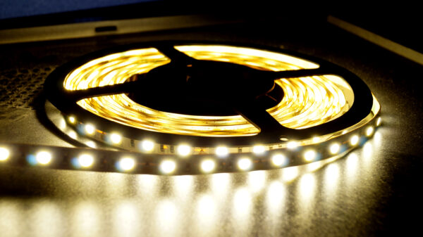 Tsong - 12V DC input 8mm width smd 2835 120 LEDs/meter single color CRI>90 Warm White 3000K LED Strip Light (5m) IP20 Non waterproof flexible strips