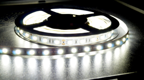 Tsong - 24V DC input 8mm width smd 2835 120 LEDs/meter single color CRI>90 Neutral White 4000K LED Strip Light (5m) IP20 Non waterproof flexible strips - Image 2