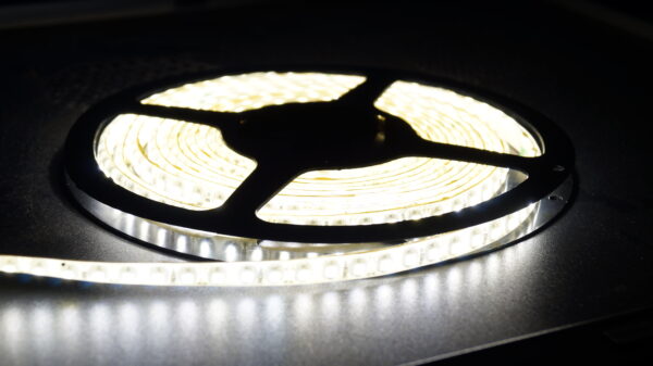 Tsong - 12V DC input 8mm width smd 2835 120 LEDs/meter single color CRI>90 Neutral White 4000K LED Strip Light (5m) IP20 Non waterproof flexible strips - Image 3