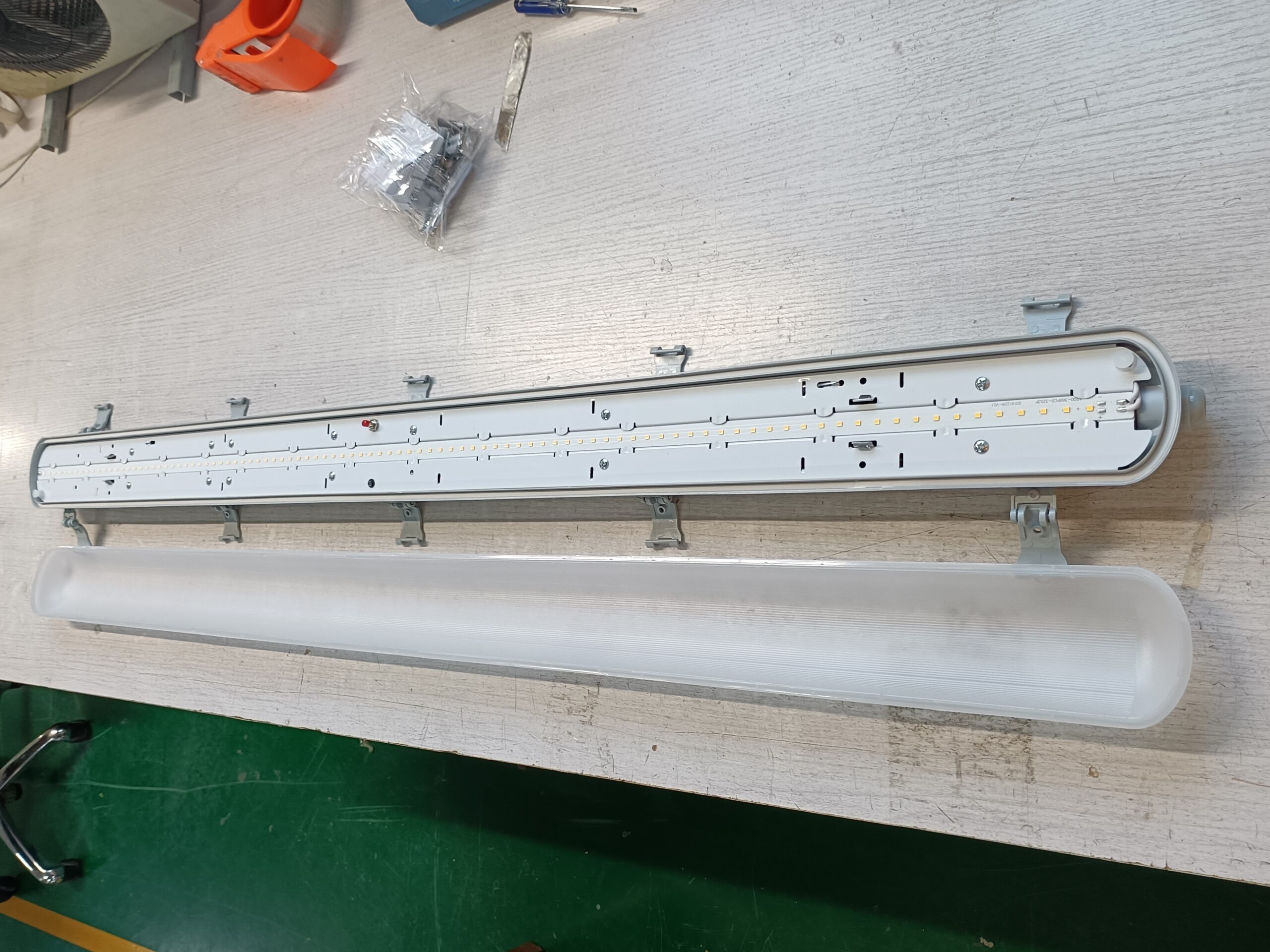 Tsong-IP65 LED Luminaire 120 cm with Emergency 36W 4320lm Philips / Osram driver - Image 8