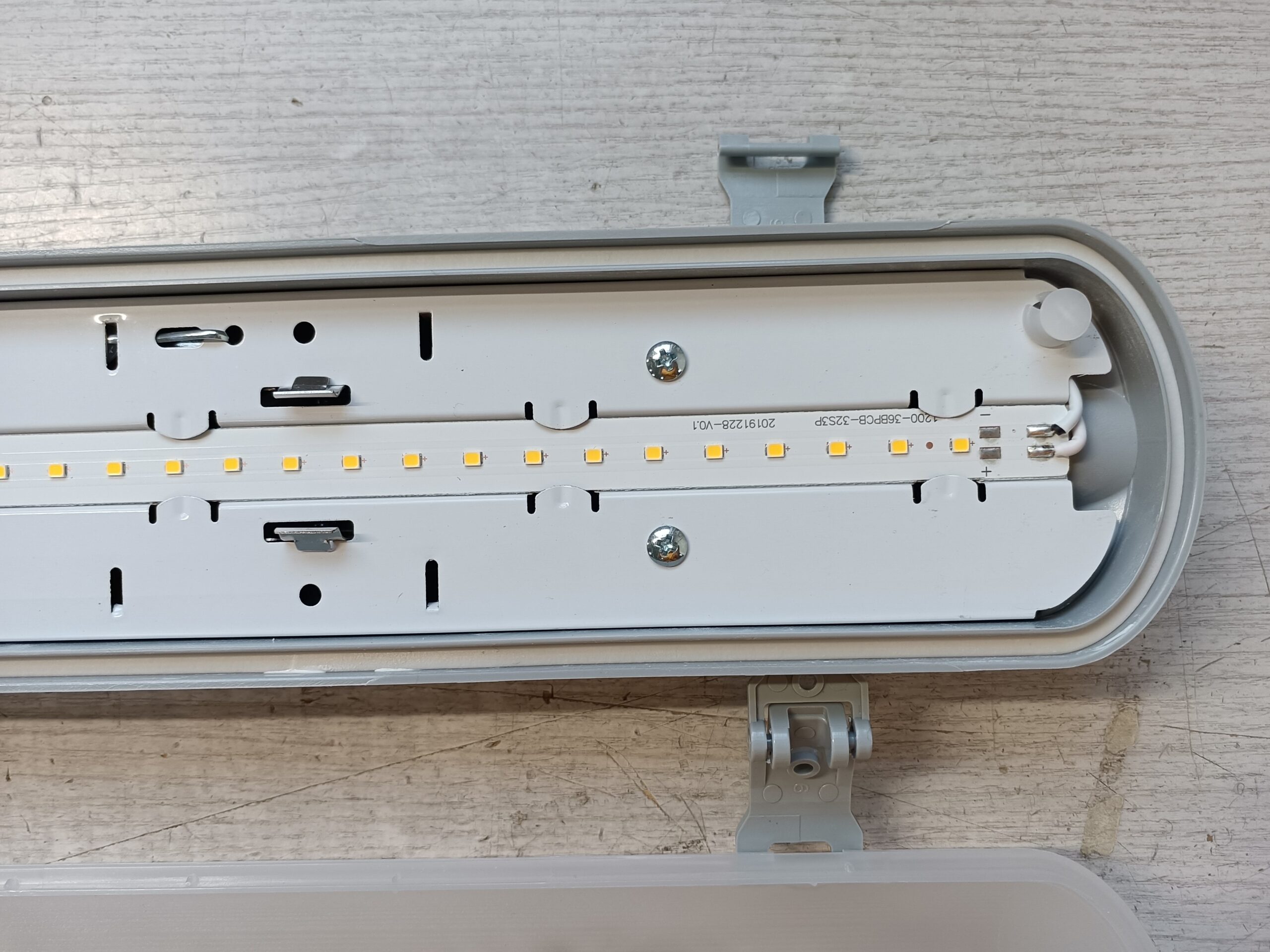 Tsong-IP65 LED Luminaire 150 cm with Emergency 50W 6000lm Philips / Osram driver - Image 6